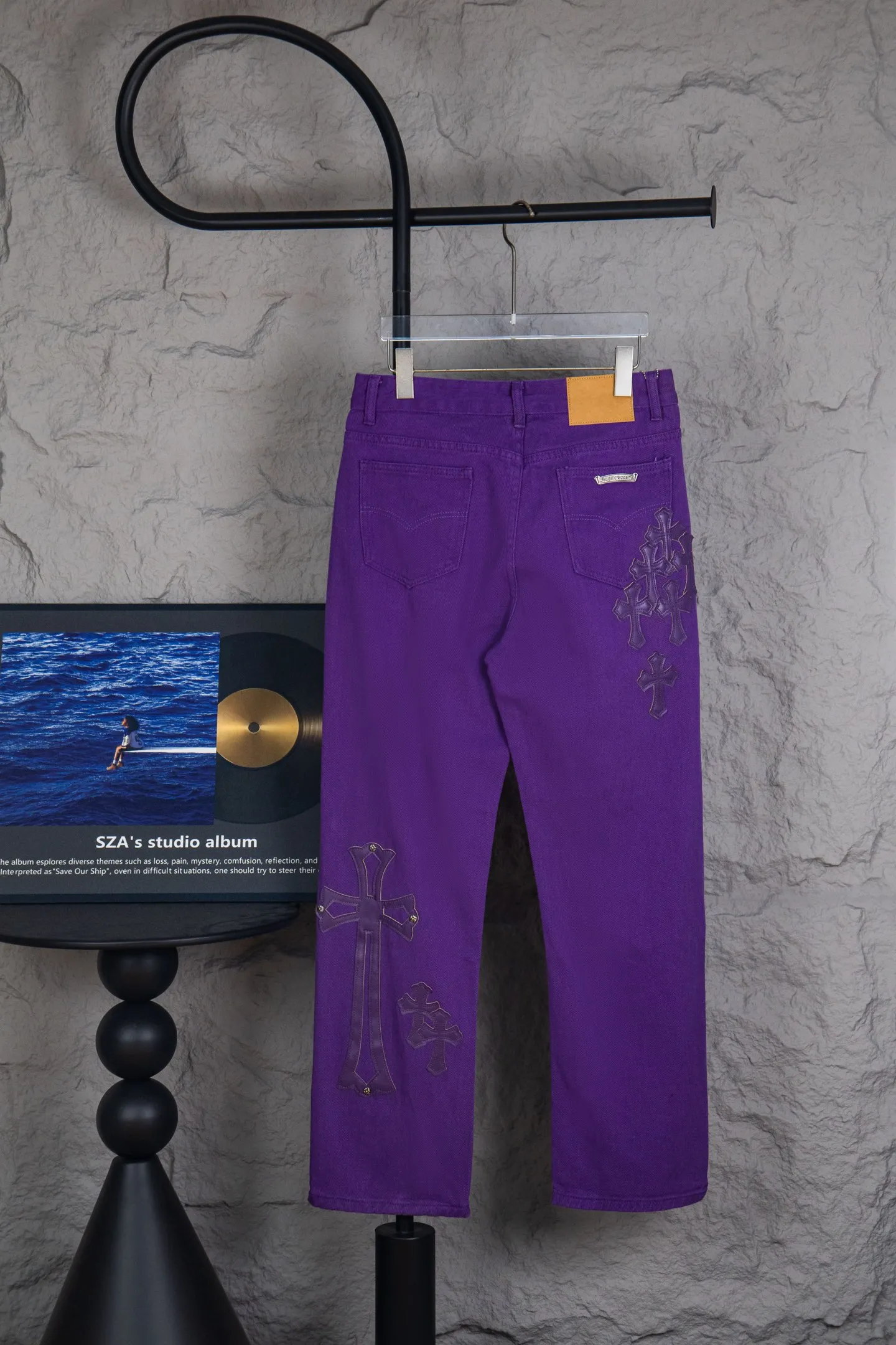 P260 top version CH Chromehearts 2025 new limited black pink cross patchwork leather couple style washed loose purple jeans 💜 Top quality ceiling quality styles with different washed textures, very friendly to people with thin legs and thick legs, the straight and loose version is very flattering to the leg shape. Moderate length that never goes out of style, easy to match with casually, basic styling for various styles, a must-have in the wardrobe! The fabric is stiff but also makes the upper body soft without losing texture. The washing process is even more perfect. It is a must-have item for everyone! ! ! Washed wheat, hang tag, pants label, three labels complete Color: Purple Size: 28, 30, 32, 34